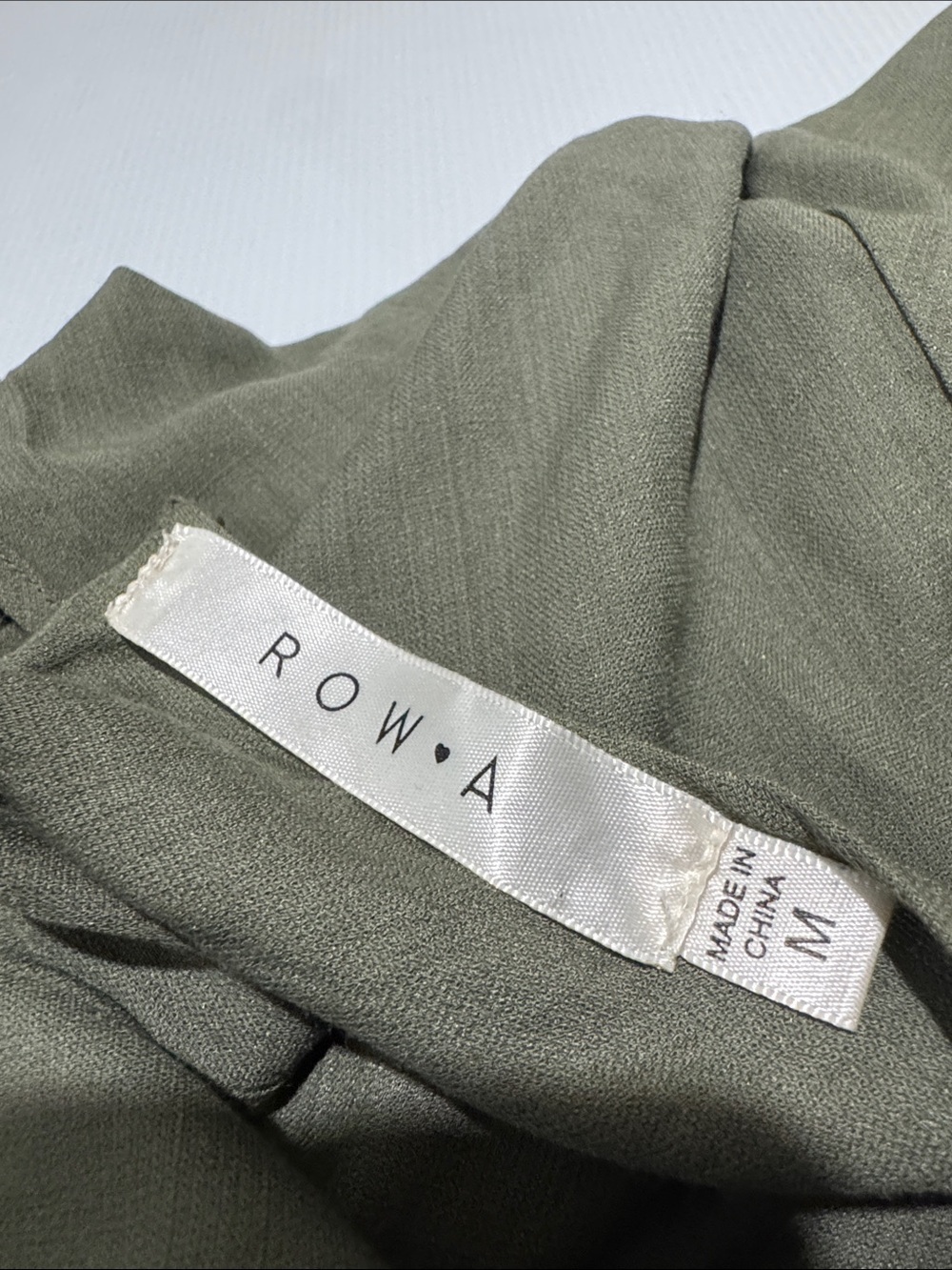 ROW A Olive Green Scallop Trim Romper Medium Boho Flutter Sleeve Wrap Romper - Picture 6 of 7